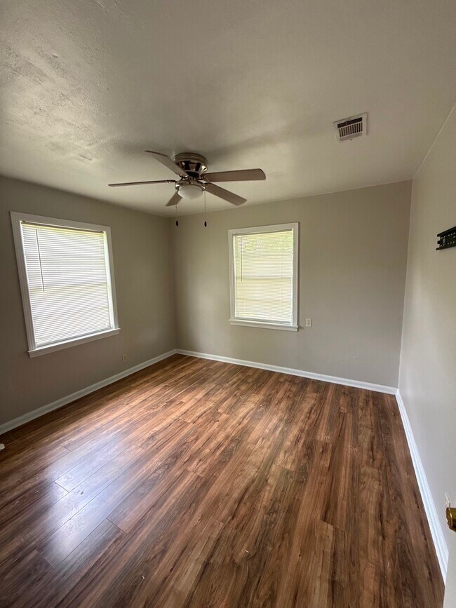 Photo - 901 N Arcola St