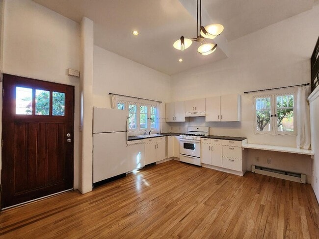 Photo - 142 E Santa Fe Ave Unidad 142 E Santa Fe Ave B