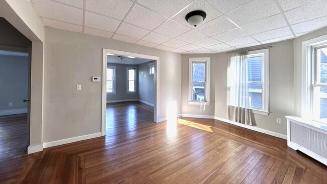 Building Photo - 14 Dow St Unit 14 Dow Street