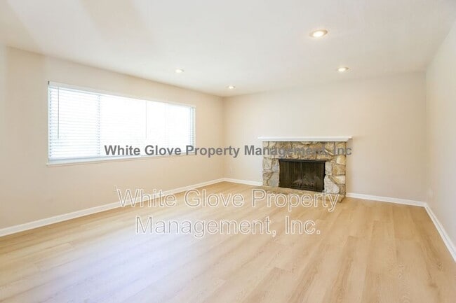 Photo - 1006 E Brookdale Pl
