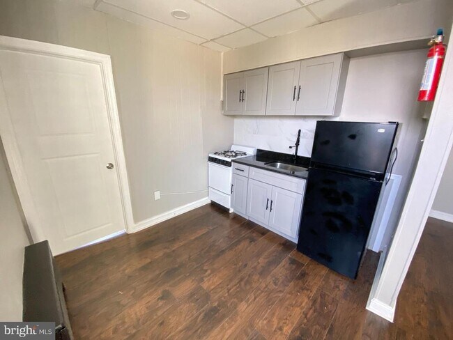 Photo - 2930 Frankford Ave