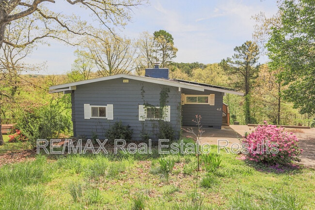 Building Photo - 42 Hope Dr