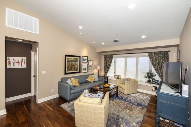 Photo - Conveniently Located, Fully Furnished 2 Bed/2 Bath Home Available To Nov!