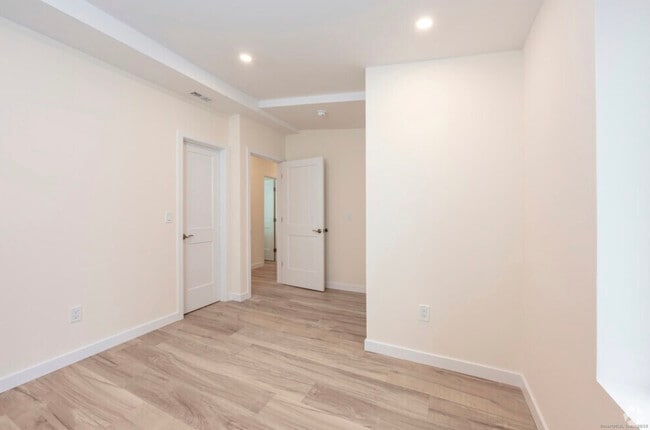 Photo - 141 Bridge St Unidad Apt. A