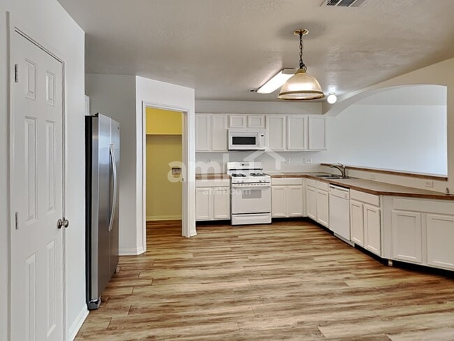 Photo - 2518 Halstead Dr