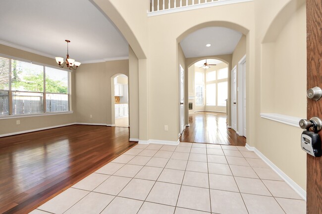 Photo - 323 N Esplanade Ln