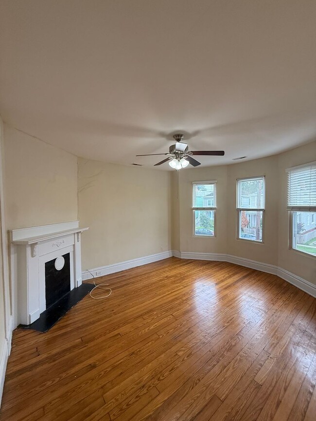 Building Photo - 3008 2nd Ave Rental