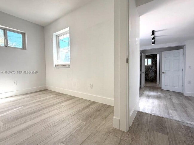 Photo - 716 NE 7th St Unit B