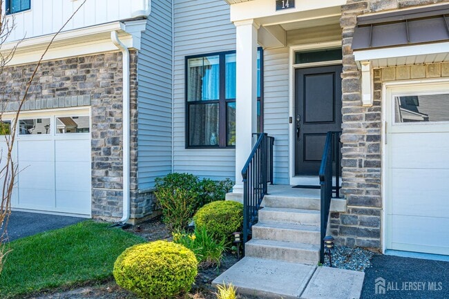 Photo - 14 Hyacinth Ln