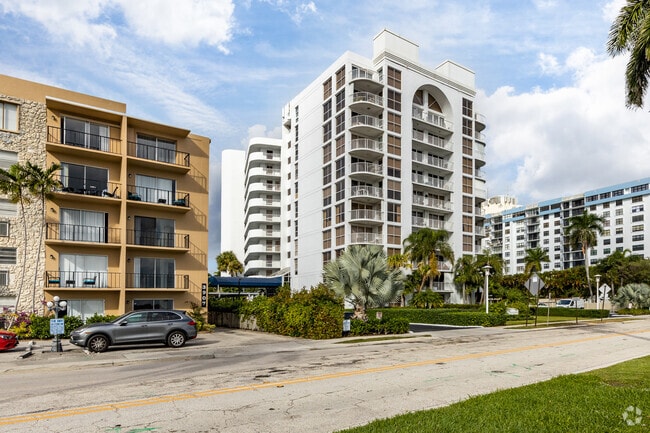 3901 S Flagler Dr - The Harbor Towers & Marina