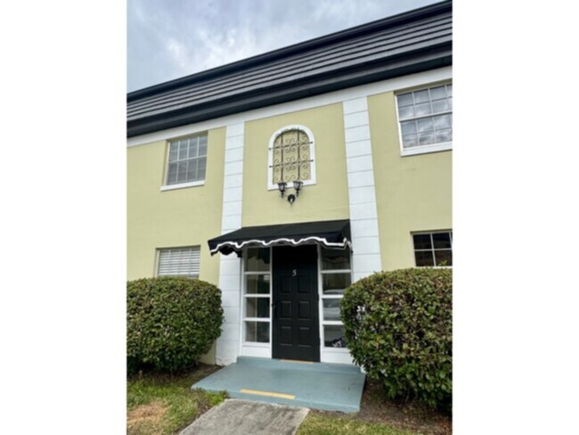 Building Photo - Recently Remodeled Winter Park 1 Bed, 1 Ba... Rental