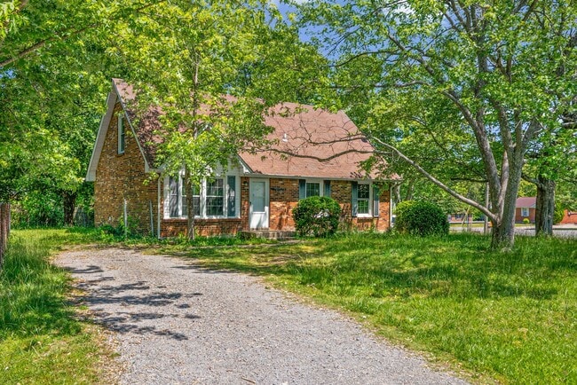 Building Photo - 4 Bedroom Pet Friendly Home For Rent Near Post!