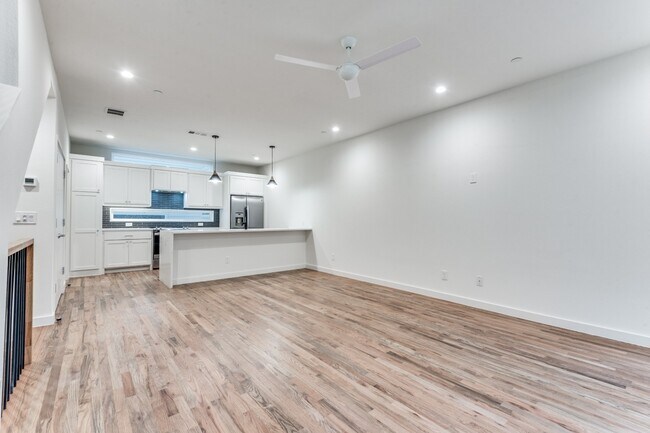 3 bedroom Lakewood Townhome Walking Distance to Whole Foods and all of your favorites!