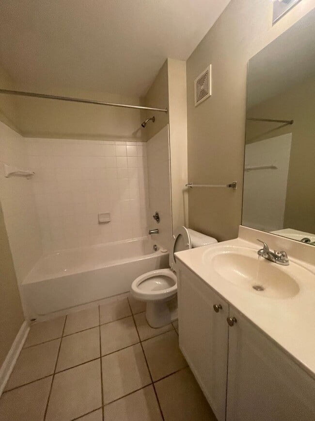 Building Photo - 17-1713 J&amp;S Unit 17-1713 - B