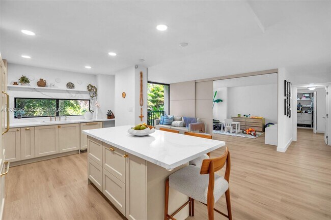 Photo - 17021 N Bay Rd Unidad 206