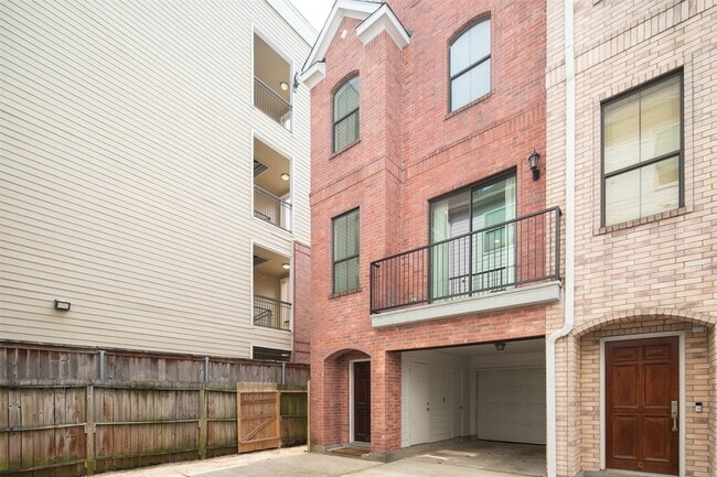 Photo - 202 McGowen St Unidad F