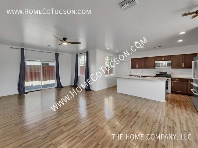 Photo - 70 W 21st St