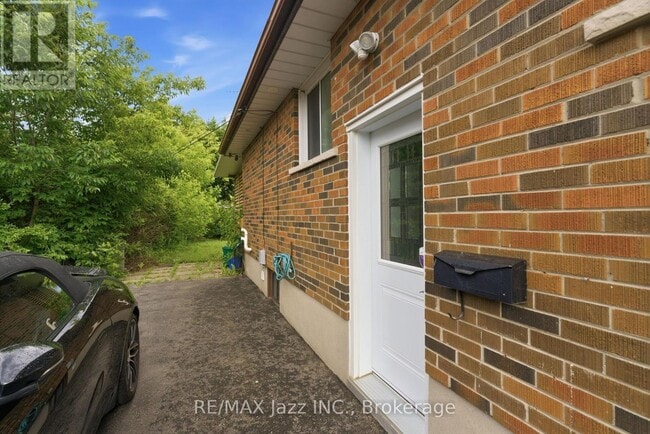 Photo - 1235 Somerville St