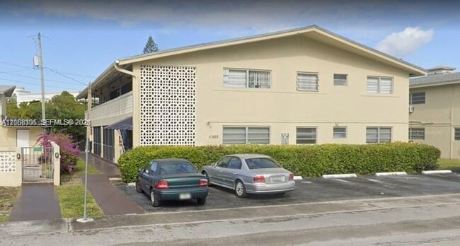 Building Photo - 11925 NE 19th Dr Unit 6