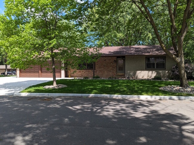 Photo - 925 Keith St SW