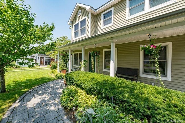 Photo - 414 2nd Ave W
