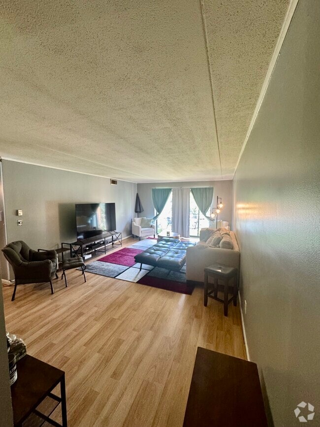 Building Photo - 1532 Forest Green Dr Rental
