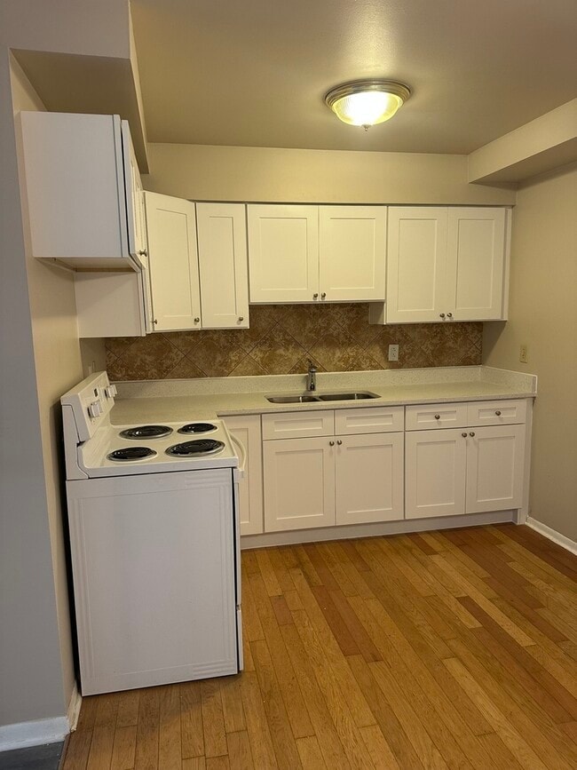 Photo - 1015 N Farnsworth Ave Unit J