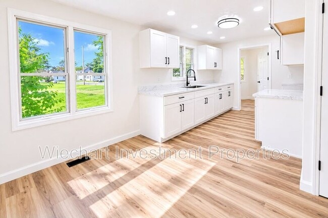Photo - 725 W Williams Ave