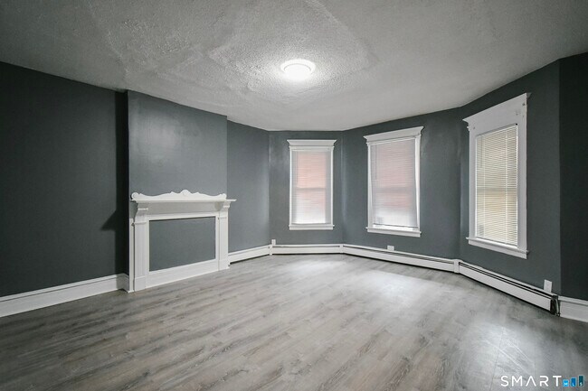 Photo - 122 Hungerford St