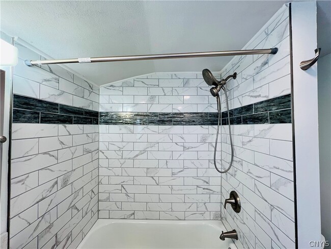 Photo - 140 E Oneida St