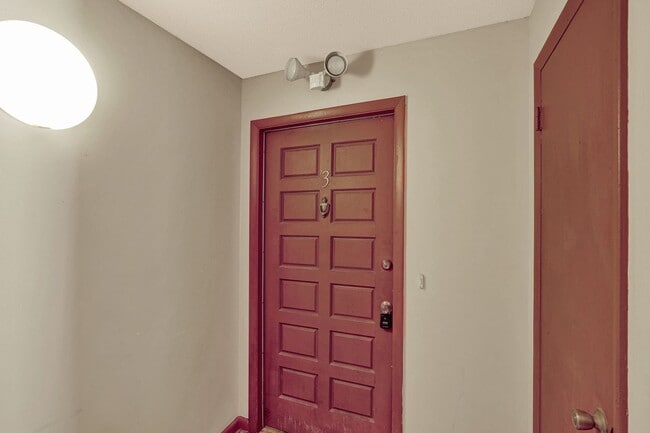 Photo - Move in ready 2 bedroom/ 1 bathroom condo!
