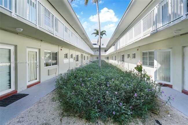 Photo - 6930 Rue Versailles Dr Unidad 27
