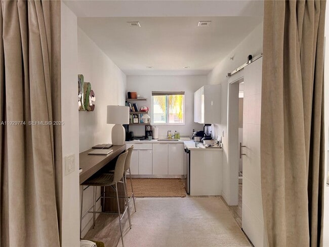 Photo - 220 Collins Ave Unidad 6B