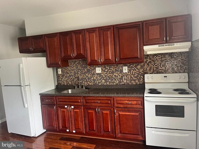 Photo - 6124 N Broad St