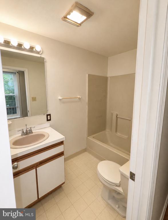 Photo - 302 E 11th St