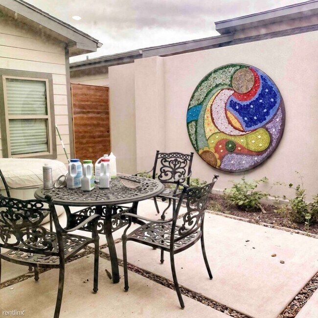 Photo - 2 br, 2.5 bath Duplex - 610 Camelot Drive 610