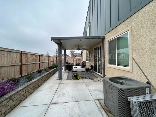 Photo - 711 Robert Ave