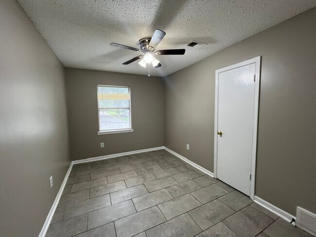Photo - Renovated 3 Bedroom 1 Bath Home for Rent!!
