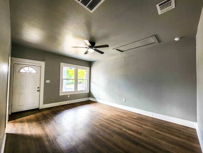 Photo - 126 Uvalde St Unit 102