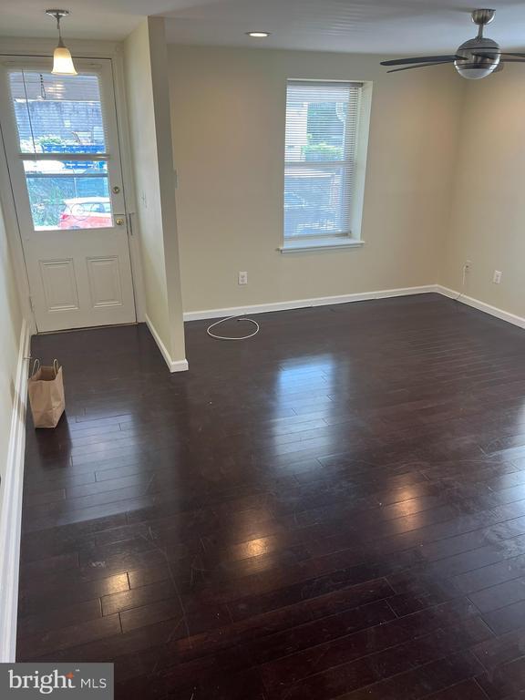 Building Photo - 42 Holland Ave