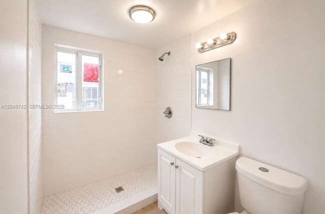 Photo - 7600 Dickens Ave Unidad 2