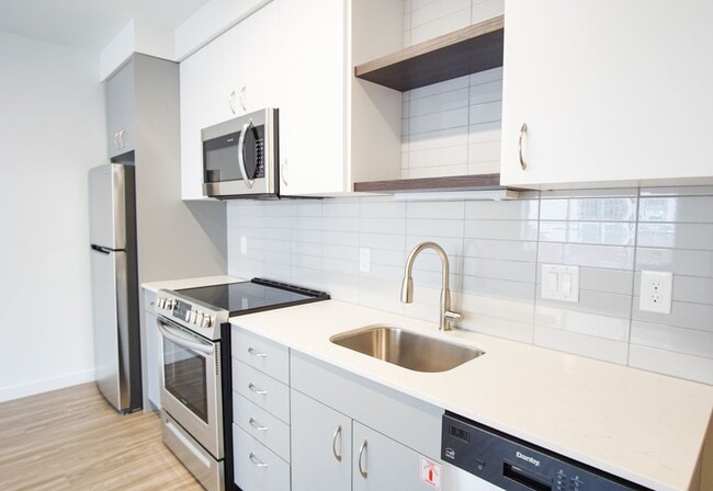 Photo - Impeccable Modern Studio with Luxe Finishes + Balcony! Unidad 202