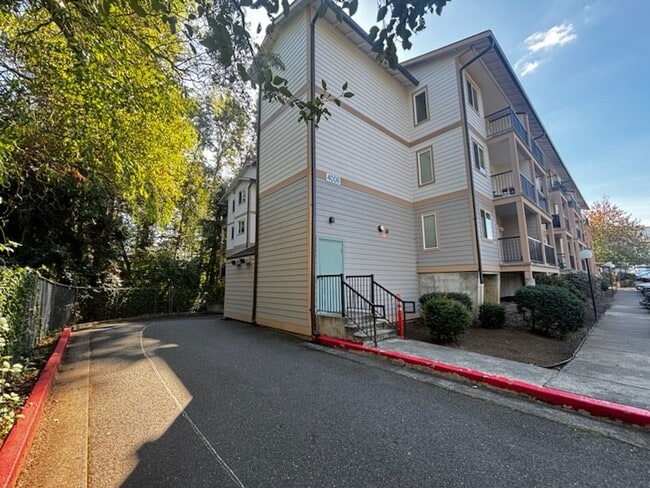 Building Photo - Your Home is Waiting! Unit 08-206