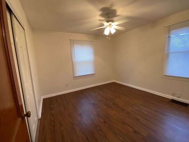 Photo - $725 Cute! Great Location!