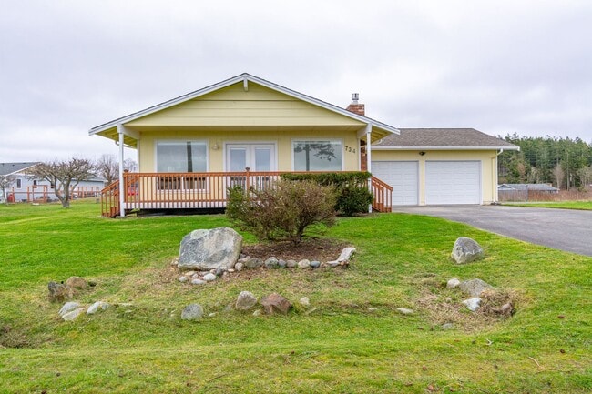 Building Photo - 2 Bedroom 2 Bath Sierra Neighborhood Home with Water View