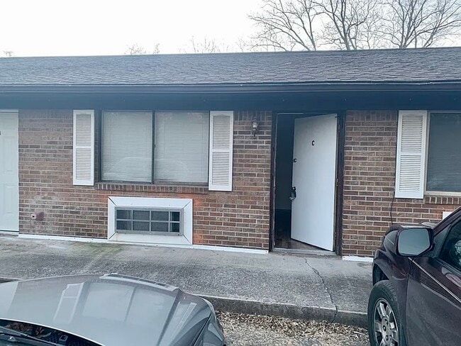 Building Photo - 1215 Shields Ferry Rd Rental