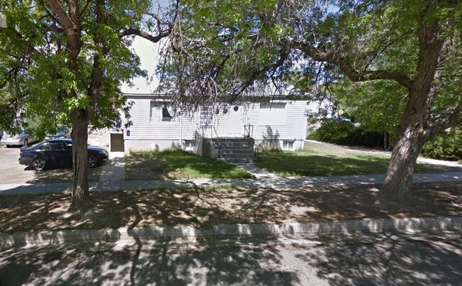 Building Photo - MM-400 E Fourth East Triplex Unit 291 N