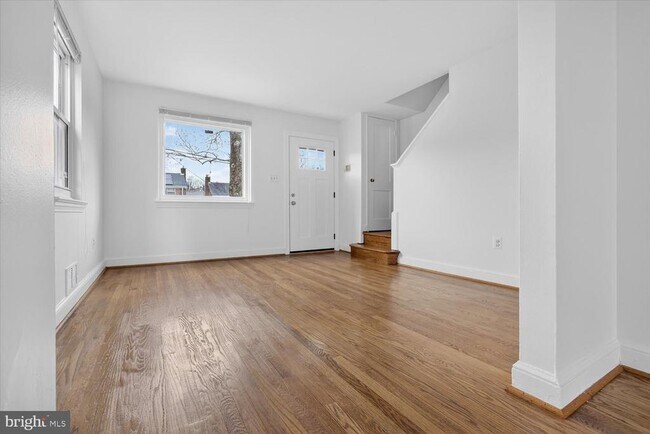 Photo - 4336 Dubois Pl SE