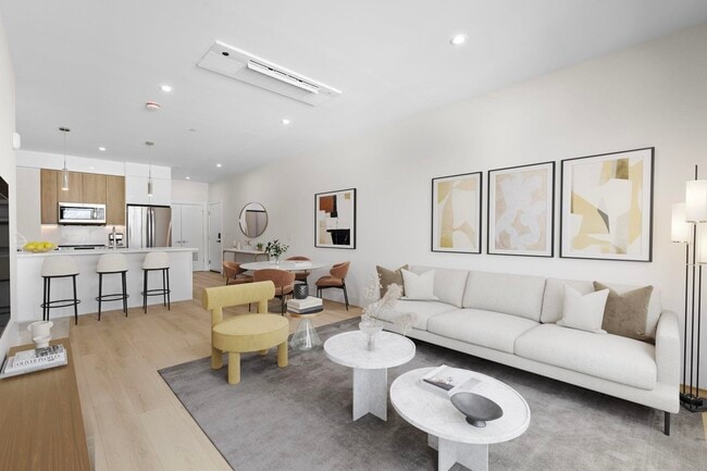 Building Photo - 4525 Bergenwood Ave Unit 404