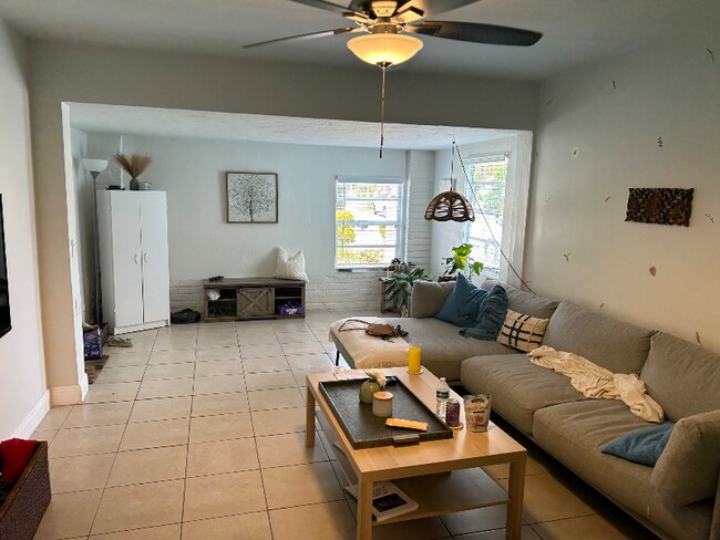 Photo - 230 SW 15th St Unidad A